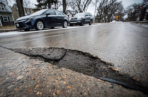 JOHN WOODS / FREE PRESS
A pothole on Waverly Street Sunday, November 24, 2024. 

Reporter: scott