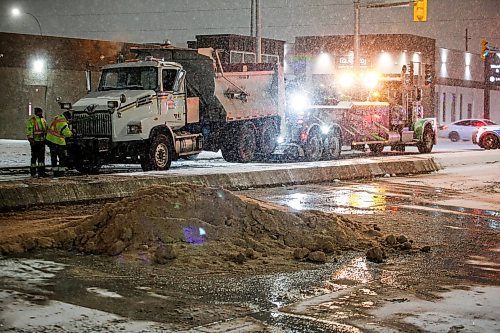 JOHN WOODS / FREE PRESS
A city sanding truck is towed away after it tipped over on Sargent Ave at St James  Monday, November 25, 2024.

Reporter: standup