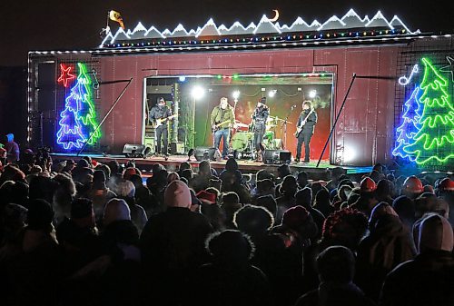 Melanie Doan performs with Doc Walker during the 15th annual Canadian Pacific Holiday Train in Minnedosa in 2013.   (FILE/The Brandon Sun)