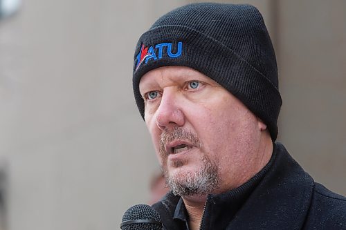 MIKE DEAL / FREE PRESS
Members of the Amalgamated Transit Union Local 1505 hold a rally Tuesday morning outside city hall pushing for improved safety measures on Winnipeg Transit.
ATU local 1505 president, Chris Scott, speaks during the rally outside city hall.
Reporter: Erik Pindera
241126 - Tuesday, November 26, 2024.