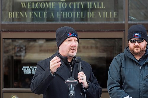 MIKE DEAL / FREE PRESS
Members of the Amalgamated Transit Union Local 1505 hold a rally Tuesday morning outside city hall pushing for improved safety measures on Winnipeg Transit.
ATU local 1505 president, Chris Scott, speaks during the rally outside city hall.
Reporter: Erik Pindera
241126 - Tuesday, November 26, 2024.