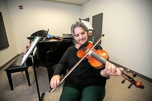 MIKAELA MACKENZIE / FREE PRESS
	
Metis fiddling instructor Patti Kusturok in her classroom at the University of Manitoba on Tuesday, Nov. 26, 2024. The new class is the first of its kind in Canada, and was inspired by reconciliation.

For Scott story.
Winnipeg Free Press 2024