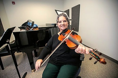 MIKAELA MACKENZIE / FREE PRESS
	
Metis fiddling instructor Patti Kusturok in her classroom at the University of Manitoba on Tuesday, Nov. 26, 2024. The new class is the first of its kind in Canada, and was inspired by reconciliation.

For Scott story.
Winnipeg Free Press 2024