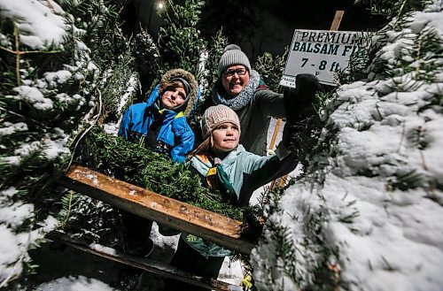 JOHN WOODS / FREE PRESS
Cori-Lee Roberts, coordinator of the Friends of 67th Christmas Tree Lot at River Heights Community Club, and her children Lochlann, left, and Xyla are photographed as they volunteer at the lot Wednesday, November 26, 2024. The 67th Winnipeg Scout group has been selling Christmas trees for 60 years.

Reporter: skye