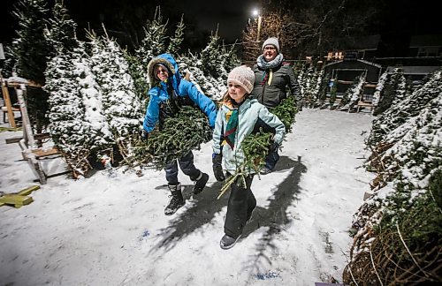 JOHN WOODS / FREE PRESS
Cori-Lee Roberts, coordinator of the Friends of 67th Christmas Tree Lot at River Heights Community Club, and her children Lochlann, left, and Xyla are photographed as they volunteer at the lot Wednesday, November 26, 2024. The 67th Winnipeg Scout group has been selling Christmas trees for 60 years.

Reporter: skye