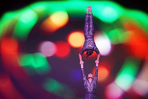 26112024
Acrobats wow the crowd during the Cirque Musica Holiday Wonderland performance at Westoba Place on Tuesday evening. The performance blended acrobatics, circus performance, signing, humour and music.
(Tim Smith/The Brandon Sun)