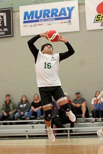 Libero Kingston Thomas sets a ball during the Neelin Spartans run to the Brandon University varsity boys' volleyball tournament title in September. (Thomas Friesen/The Brandon Sun)