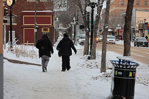 Brandon residents walk on Town Centre's sidewalk on Rosser Ave. Wednesday afternoon. (Abiola Odutola/The Brandon Sun)