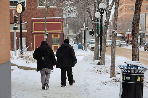 Brandon residents walk on Town Centre's sidewalk on Rosser Ave. Wednesday afternoon. (Abiola Odutola/The Brandon Sun)