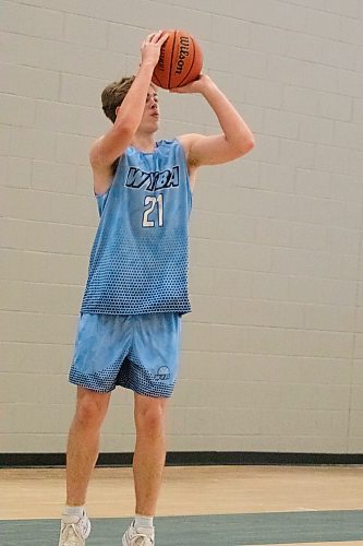 Callum Brosseau lines up a shot at a WYBA 16U boys practice at the BU Healthy Living Centre. (Matt Packwood/The Brandon Sun)
