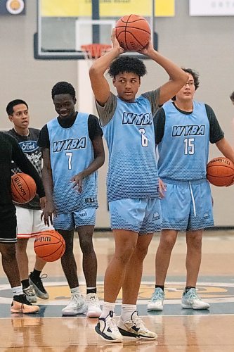 Knox Smith looks to make a pass while teammates look on. (Matt Packwood/The Brandon Sun)