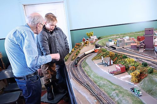 Left: Brandon Hills Model Railway Club member Bill McGuire tells James Smith, 7. about the HO Scale model layout on Saturday. (Abiola Odutola/The Brandon Sun)