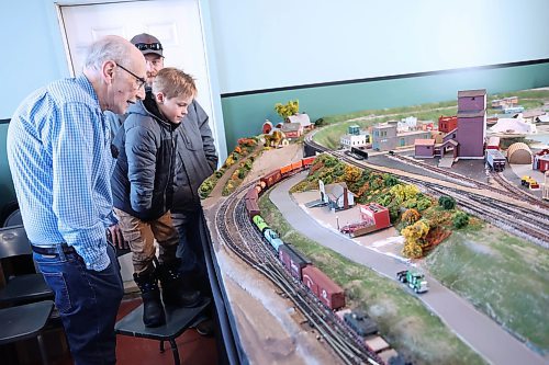 Left: Brandon Hills Model Railway Club member Bill McGuire tells James Smith, 7. about the HO Scale model layout on Saturday. (Abiola Odutola/The Brandon Sun)