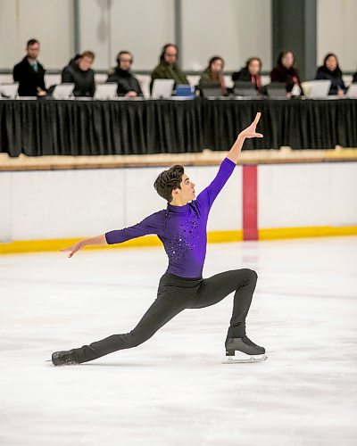 BROOK JONES/FREE PRESS
Manitoba figure skater David Howes, 17, competes in the junior men's short program at the Skate Canada Challenge at Seven Oaks Arena in Winnipeg, Man., Friday, Nov. 29, 2024. Howes, who trains in Richmond, B.C., scored 67.22 points as he skated to the song Everybody Wants to Rule the World.