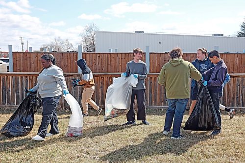 Students from Vincent Massey High School pick up garbage along McDiarmid Drive near Victoria Avenue on during Earth Day earlier this year. Tomorrow is Giving Tuesday, and Brandon Sun columnist Zack Gross asks residents to consider how they might make the world a better place. (File)