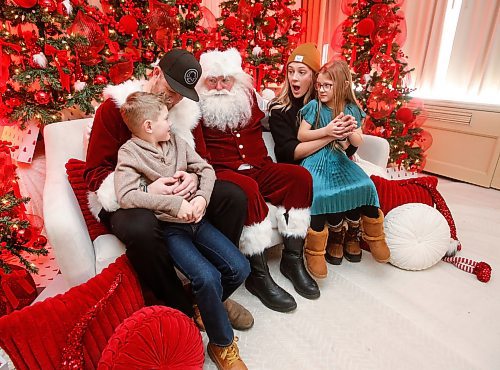 JOHN WOODS / FREE PRESS
Santa entertains Bryden and Danica Hutlet and their children Boden, and Holland, 3, during a photo session at The Dream Factory&#x2019;s Santa Suite at the Fairmont Hotel Sunday, December 1, 2024. The Dream Factory event runs each weekend until December 22.

Reporter: standup