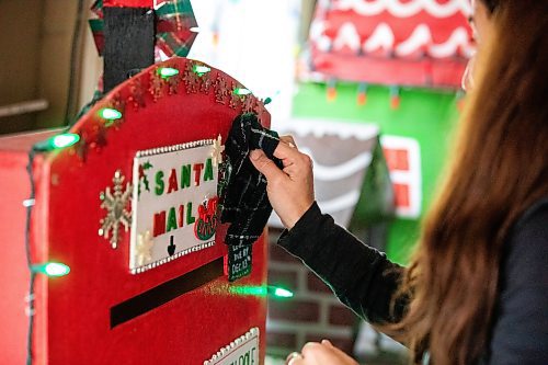 MIKAELA MACKENZIE / FREE PRESS
	
Jen de Delley cleans out the elf village post office, which the squirrel made a mess of, in her carport workshop in River Heights on Monday, Nov. 18, 2024.

For AV story.
Winnipeg Free Press 2024