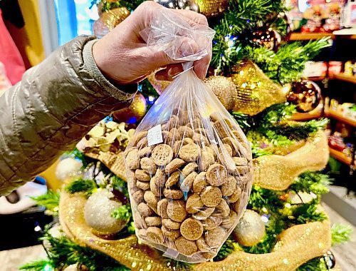 Gord Mackintosh / for the Free Press
In Steinbach, &#x2019;tis the season for&#x2026; peppernuts!