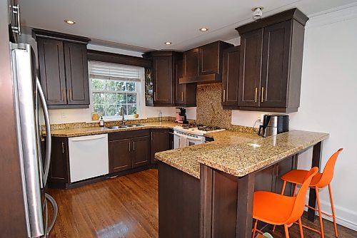 Todd Lewys / Free Press
The remodelled kitchen comes with maple cabinets, granite countertops, a raised breakfast bar and new appliances that include a gas range.