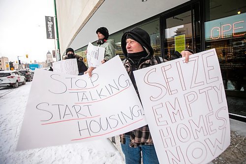 MIKAELA MACKENZIE / FREE PRESS
	
Owen Toews (left), Michelle Dallmann, and Les Scott hold signs outside of End Homelessness Winnipeg&#x573; conference at the Winnipeg Art Gallery on Tuesday, Dec. 3, 2024. 

For Nicole Buffie story.
Winnipeg Free Press 2024