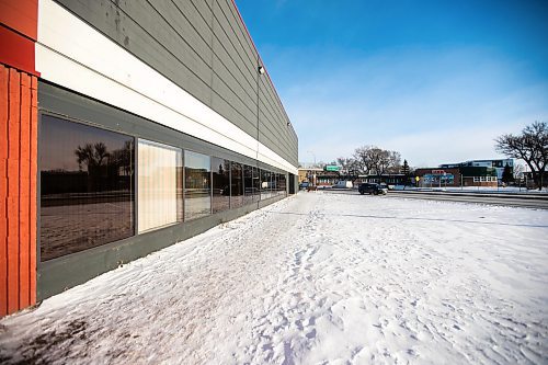 MIKAELA MACKENZIE / FREE PRESS
	
The proposed spot for a safe consumption site at a vacant space at 200 Disraeli Freeway, north of the corner of Disraeli and Henry Avenue, on Wednesday, Dec. 4, 2024. Argyle School is seen across the street. 

For Chris/Tyler story.
Winnipeg Free Press 2024