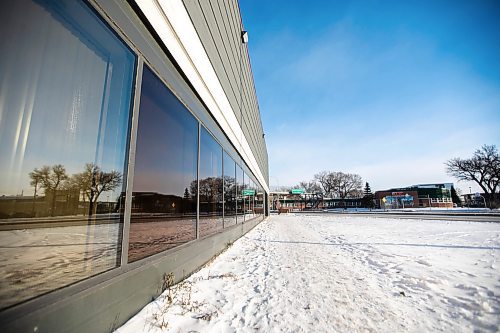 MIKAELA MACKENZIE / FREE PRESS
	
The proposed spot for a safe consumption site at a vacant space at 200 Disraeli Freeway, north of the corner of Disraeli and Henry Avenue, on Wednesday, Dec. 4, 2024. 

For Chris/Tyler story.
Winnipeg Free Press 2024