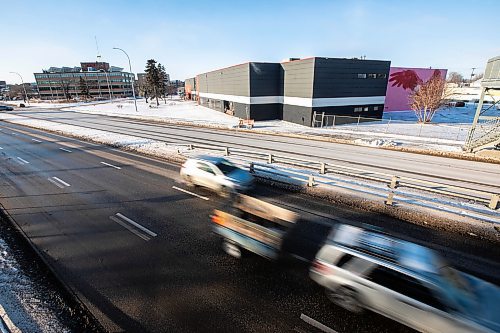 MIKAELA MACKENZIE / FREE PRESS
	
The proposed spot for a safe consumption site at a vacant space at 200 Disraeli Freeway, north of the corner of Disraeli and Henry Avenue, on Wednesday, Dec. 4, 2024. 

For Chris/Tyler story.
Winnipeg Free Press 2024