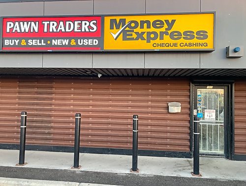 ADAM TREUSCH / FREE PRESS

The Pawn Traders on McPhillips Street was robbed by males armed with a gun and a machete on Remembrance Day. A sign on the door advises customers they must call to gain entry.