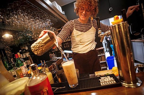 JOHN WOODS / FREE PRESS
Bonnie Day bartender Jade Janzen created two Christmas drinks, an alcoholic drink called Nogjito and a non-alcoholic drink called What's Up, Doc?.  Janzen mixes a Nogjito  Tuesday, December 3, 2024. 

Reporter: av