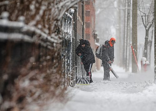 JOHN WOODS / FREE PRESS
People clear snow on a sidewalk on Westminster Avenue Sunday, December 8, 2024. 

Reporter: standup