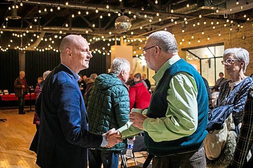 MIKAELA MACKENZIE / FREE PRESS
	
Editor Paul Samyn shakes hands with subscriber Tommy Kucera at the Winnipeg Free Press sip and shop event at The Forks on Monday, Dec. 2, 2024. 

Standup.
Winnipeg Free Press 2024