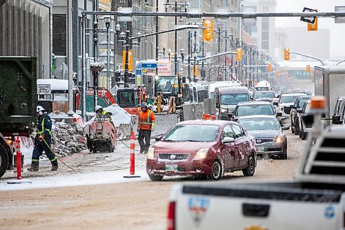 MIKAELA MACKENZIE / FREE PRESS
	
Construction workers at the south west corner of Portage and Main as the concrete barrier starts to get taken down on Tuesday, Dec. 10, 2024.


Winnipeg Free Press 2024