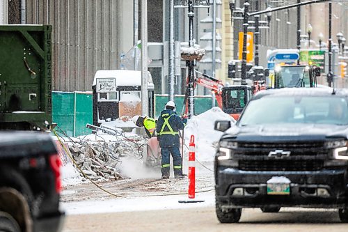 MIKAELA MACKENZIE / FREE PRESS
	
Construction workers at the south west corner of Portage and Main as the concrete barrier starts to get taken down on Tuesday, Dec. 10, 2024.


Winnipeg Free Press 2024