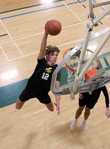 Kal-El Wilson throws down a dunk during Neelin Spartans shoot around on Monday, ahead of the Brandon Sun Spartan Invitational, which begins today Brandon's three high schools and the Healthy Living Centre. (Thomas Friesen/The Brandon Sun)