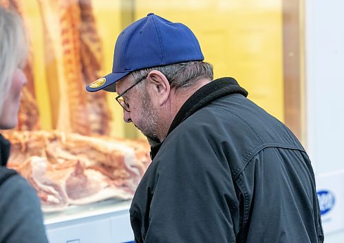 BROOK JONES/FREE PRESS
Harold Waldner from Grand Colony lookS at hog carcasses displayed at the Pork Quality Competition during the Prairie Livestock Expo at the Victoria Inn in Winnipeg, Man., Wednesday, Dec. 11, 2024.