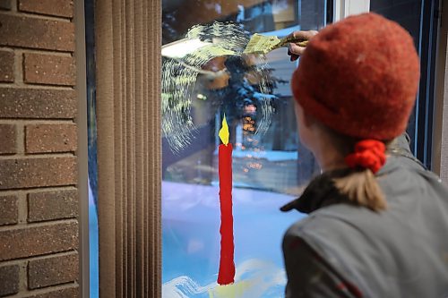 11122024
Brandon artist Anne Boychuk works on a Christmas themed window mural for Extendicare Hillcrest Place in Brandon on Wednesday afternoon. Boychuk&#x2019;s window murals can be spotted throughout the wheat city. On Friday morning Boychuk will be leading grades 11 and 12 painting students at Crocus Plains Regional Secondary School in painting window murals at the school.   (Tim Smith/The Brandon Sun)