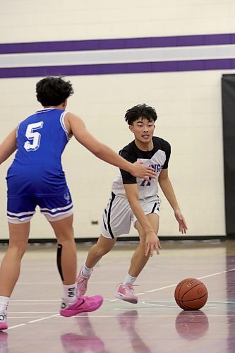 Nathan Santin dribbles the ball up the court as the Vincent Massey Vikings kick off the Brandon Sun Spartan Invitational against the Oak Park Raiders at Massey on Thursday. (Thomas Friesen/The Brandon Sun)