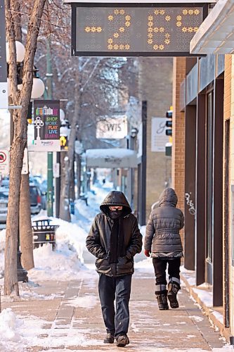 12122024
Bundled up pedestrians pass the digital clock/thermometer displaying the extreme cold temperature outside of Compass Credit Union on Rosser Avenue in Brandon on a frigid Thursday morning.   (Tim Smith/The Brandon Sun)