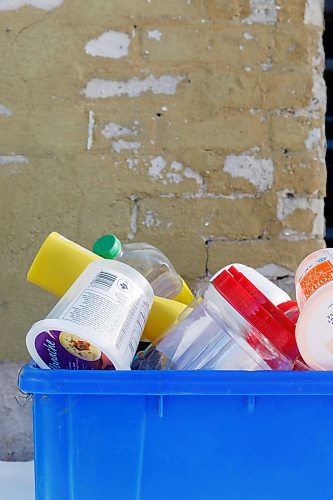 MIKE DEAL / FREE PRESS illustration 
A blue bin overflowing with plastic recyclables.
241212 - Thursday, December 12, 2024.