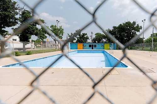 MIKE DEAL / FREE PRESS
The closed Happyland Pool at 520 Marion Street.
See Tyler Searle story
240710 - Wednesday, July 10, 2024.