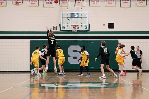 Neelin Spartan Owen Falk (7) shoots two of his game-high 24 points against Portage at Neelin on Friday afternoon. (Matt Packwood/The Brandon Sun)