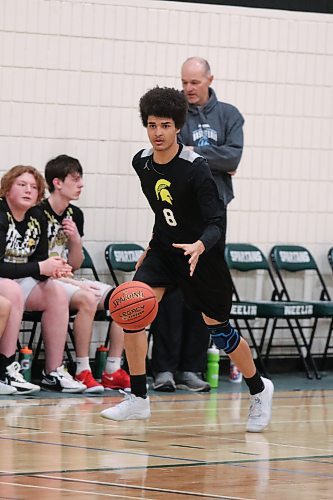 Tournament all-star Kwali Taylor of Neelin moves the ball up court in the team's semifinal win over Carberry. Taylor had 14 points in the semi ahead of a team-high 27 points in the final. (Matt Packwood/The Brandon Sun)