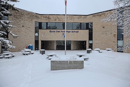 MIKE DEAL / FREE PRESS
Ecole Oak Park High School is one of two schools in Winnipeg that have cancelled classes after receiving threats via email Sunday evening. 
The closed school has &#x201c;School is closed&#x201d; signs taped to its entrances. 
241216 - Monday, December 16, 2024. 