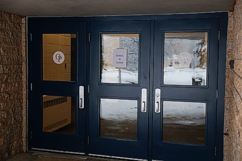 MIKE DEAL / FREE PRESS
Ecole Oak Park High School is one of two schools in Winnipeg that have cancelled classes after receiving threats via email Sunday evening. 
The closed school has &#x201c;School is closed&#x201d; signs taped to its entrances. 
241216 - Monday, December 16, 2024. 