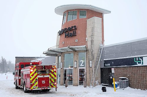 16122024
Brandon Fire and Emergency Services members respond to an incident involving smoke in the Shoppers Mall in Brandon on Monday morning. The majority of the mall remained closed most of Monday with a few anchor businesses including Sport Chek, GoodLife Fitness and Smitty&#x2019;s opening later in the afternoon. 
(Tim Smith/The Brandon Sun)