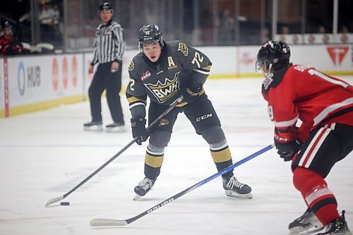 17122024
Marcus Nguyen #72 of the Brandon Wheat Kings looks to get a shot past Casey Brown #19 of the Moose Jaw Warriors during WHL action at Westoba Place on Tuesday evening.
(Tim Smith/The Brandon Sun)