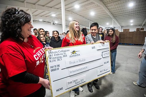 MIKAELA MACKENZIE / FREE PRESS
	
Cheer Board executive director Shawna Bell (left) accepts a cheque from Dakota Collegiate grade 12 students Taylor Pritchard and Derek Tieu as part of Miracle on Mountain on Tuesday, Dec. 17, 2024.


Winnipeg Free Press 2024