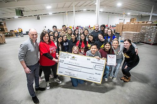 MIKAELA MACKENZIE / FREE PRESS
	
Dakota Collegiate grade 10-12 students present a cheque to Cheer Board executive director Shawna Bell and Paul Samyn as part of Miracle on Mountain on Tuesday, Dec. 17, 2024.


Winnipeg Free Press 2024