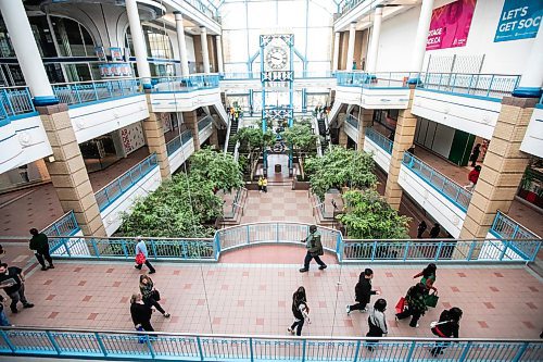 MIKAELA MACKENZIE / FREE PRESS
	
Portage Place, devoid of a mall santa and Christmas decorations, on Tuesday, Dec. 17, 2024.

For Erik Pindera story.
Winnipeg Free Press 2024