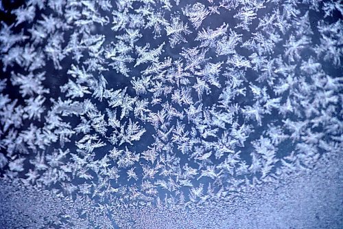 Frost patterns decorate a porch window pane on 15th Street following overnight temperatures that dipped below -20 C this week. But the temperature is set to rise overnight with a forecast of -9 C by 8 a.m. Friday morning in Brandon, and a high of -2 C, with a further high of 2 C on Saturday. (Matt Goerzen/The Brandon Sun)